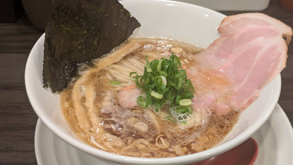 「クリア豚骨（醤油 細麺）」@淡麗豚骨 TSUCHINOTOMIの写真