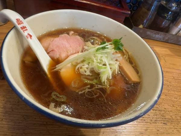 「ザ・正油らーめん」@自家製麺 啜乱会の写真