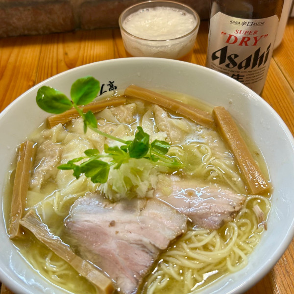 「塩味ワンタン麺＋ビール小瓶」@ShiNaChiKu亭の写真