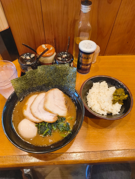 「押忍盛り　並　1300円」@家系らーめん押忍の写真