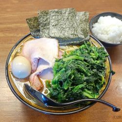 チャーシューメン大（味玉＋ほうれん草）