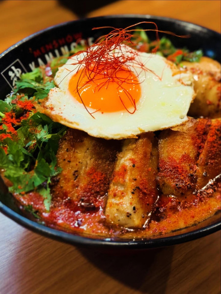 「四川風辛味噌　神盛りと煮卵の最強コンビ」@麺昇 神の手の写真