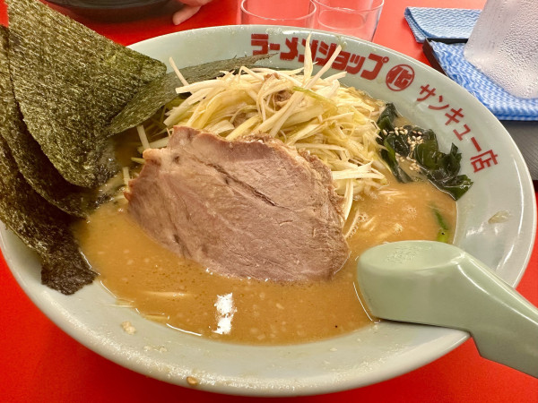 「ネギ味噌ラーメン　中盛　ノリトッピング」@ラーメンショップ◯化 サンキュー店の写真