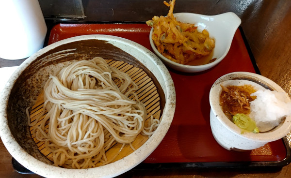 「江戸煮抜きもり（850円）、天ぷら（かき揚げ：280円）」@立ち喰い蕎麦 絃の写真