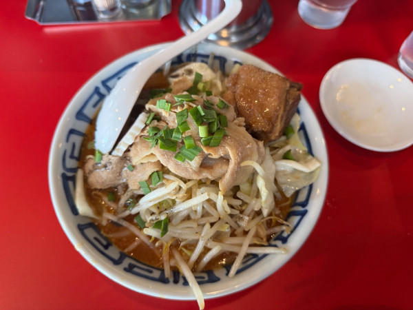 「七転八起麺(並盛160g)2辛1150円＋サービスゴロ肉1個」@七転八起の写真