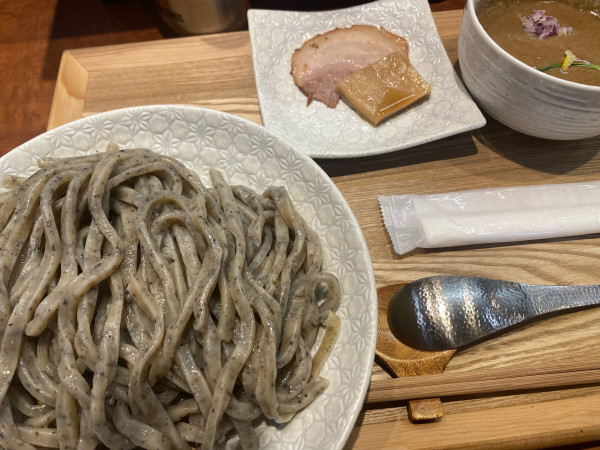 「御影つけめん中　つけめん麺増し」@手打式特級多加水 御影麺 鏑矢の写真