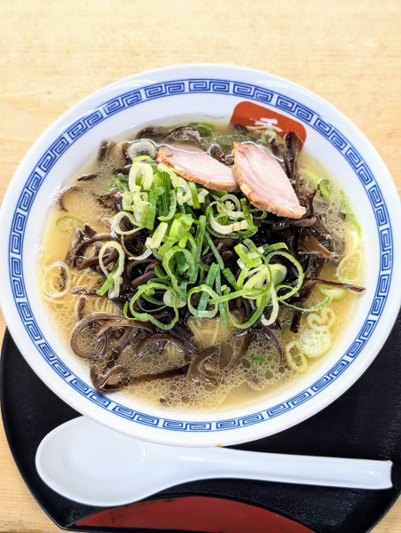 「長浜ラーメン 長浜麺 ばりかた＋きくらげ」@長浜らーめん 呑龍の写真