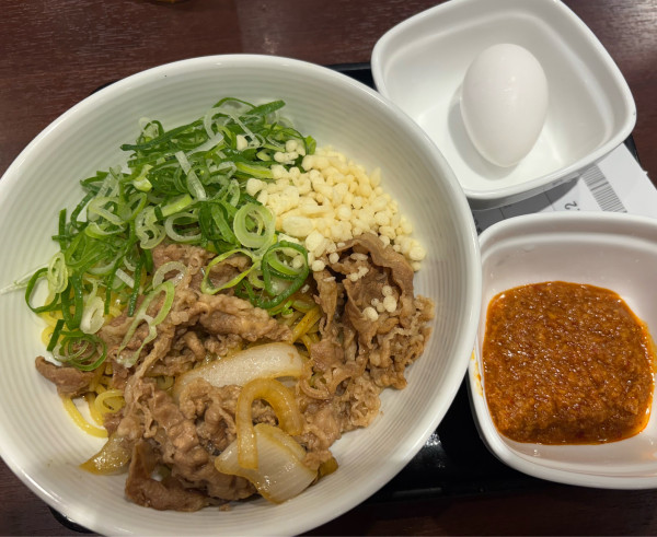 「新牛玉スタミナまぜそば(温玉)」@吉野家 新宿京王モール店の写真