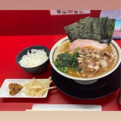 ラーメン900円やわめ多め濃いめ 半ライス100円
