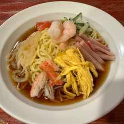 冷やし中華（並盛）980円