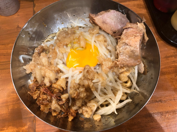 「汁無し小（1,000円）、豚増し1枚（100円）」@ラーメン 太るの写真