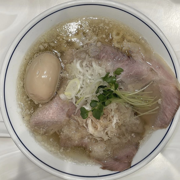 「塩ラーメン」@らーめん鱗 茨木店の写真