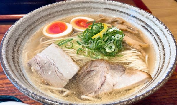 「京都白だし中華そば極上味玉付き」@煮干しそば 鶏そば 藍 仙台富谷店の写真