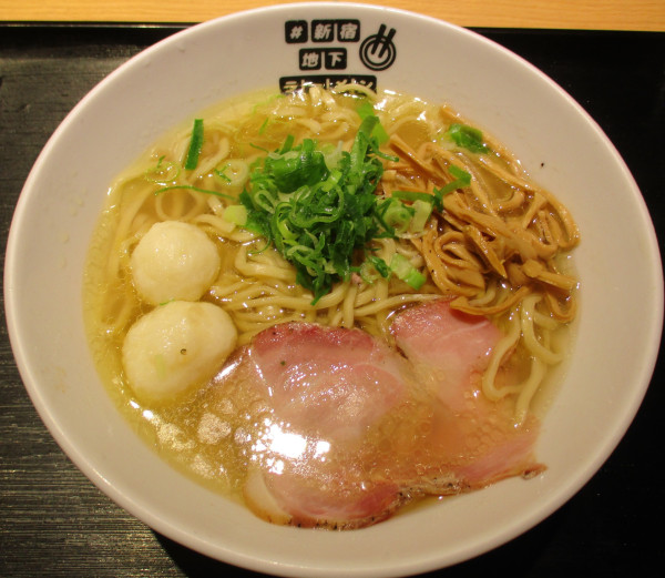 「＜秋田香麺会＞比内地鶏と鴨の金色塩らぁ麺　1200円」@#新宿地下ラーメンの写真