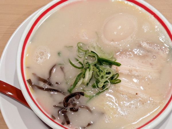 「味玉子入りぼんしゃん」@九州じゃんがら 芝大門店の写真