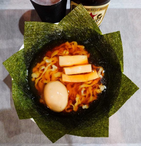 「かけら〜麺（醤油）＋味玉＋瓶ビール」@手打ち 蓮の写真