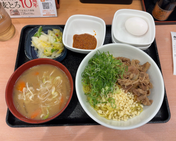 「牛玉スタミナまぜそば お新香とん汁セット」@吉野家 千葉モノレール天台駅前店の写真