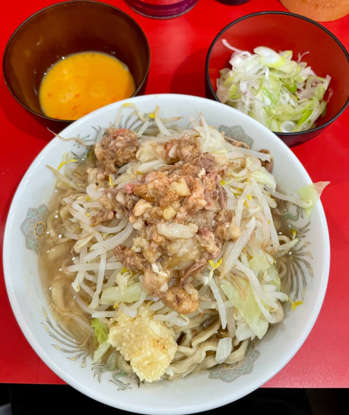 「小ニンニクアブラ+生卵+ネギ」@ラーメン二郎 朝倉街道駅前店の写真