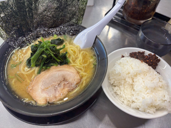 「豚骨醤油ラーメンのり」@横浜家系ラーメン武骨家 溝口店の写真