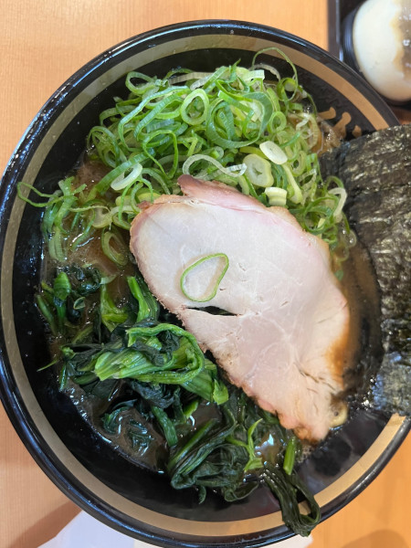 「ラーメン(並)950円＋九条ネギ200円」@横濱家系ラーメン 四代目 野中家の写真