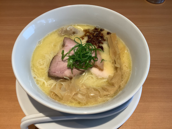 「ワンタン鶏白湯そば　1230円」@中華そば 馨の写真