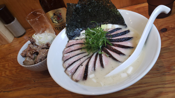 「鴨白湯手揉み中華そば」@麺や晴心の写真