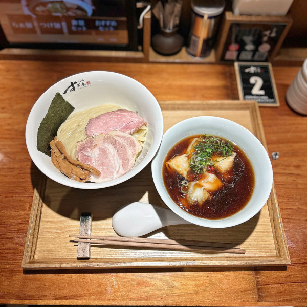 「醤油ワンタンつけ麺」@らぁ麺すぎ本 丸の内店の写真