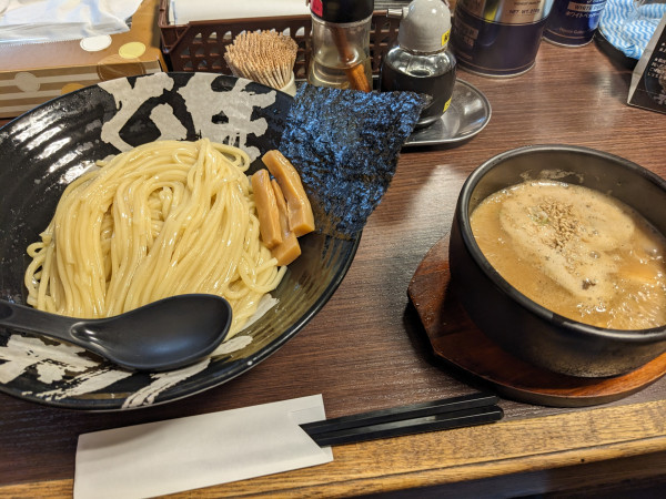 「魚介鶏とん(大盛り)」@温泉つけ麺 維新 熱海本店の写真