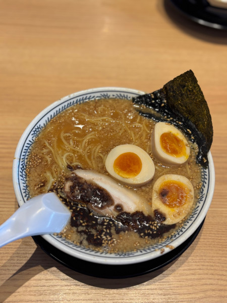 「【黒】熟成醤油とんこつラーメン」@丸源ラーメン 豊川店の写真
