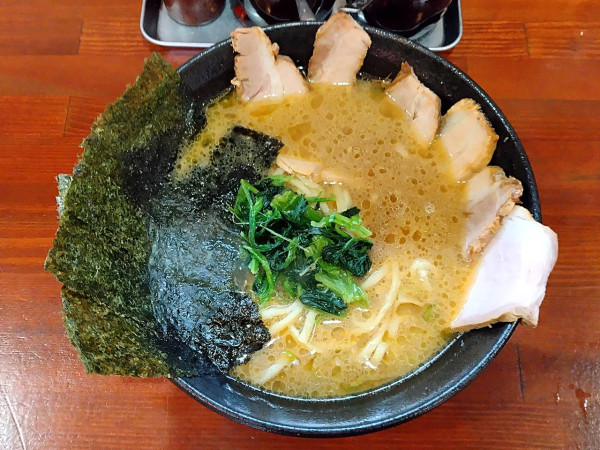「ラーメン バラチャーシュー5枚」@横浜家系らーめん 天王家 寒川総本店の写真