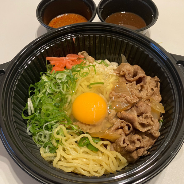 「牛玉スタミナまぜそば753円(ﾃｲｸｱｳﾄ)」@吉野家 カインズ千葉ニュータウン店の写真