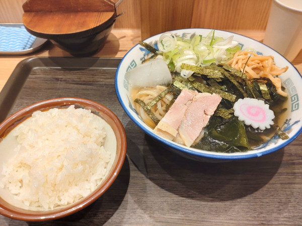 「鳴門わかめ冷かけ＋ライス」@舎鈴 カインズスーパーセンター上里本庄の写真