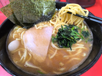 「ラーメン(醤油)(中)(800)固め」@壱六家 上大岡店の写真