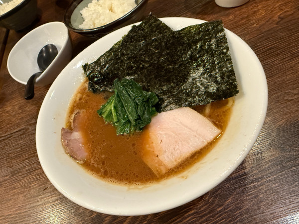 「【ウラ真心】ど豚骨醤油」@麺屋 真心の写真