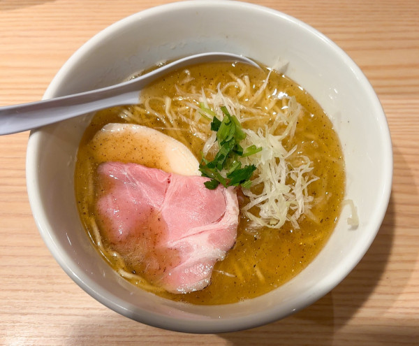 「貝と焼きあごの中華そば (塩)」@中華そば くらむの写真