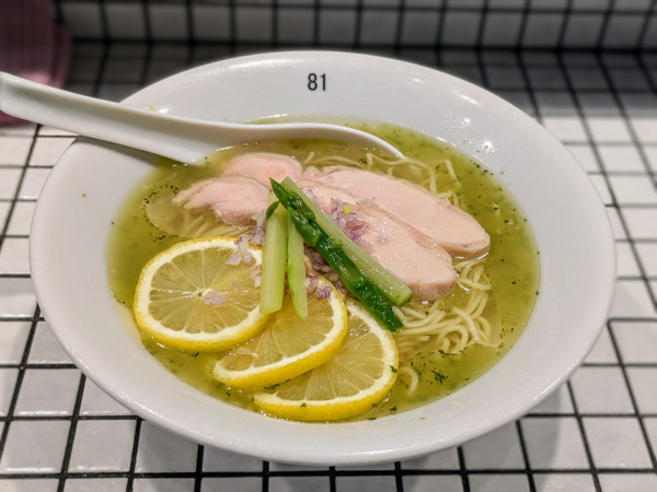 「バジルとレモンの冷やし麺(期間限定)1,200円」@81番の写真