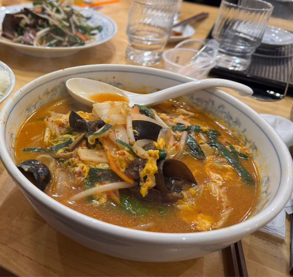 「旨辛菜麺」@ぎょうざの満洲 東明館の写真