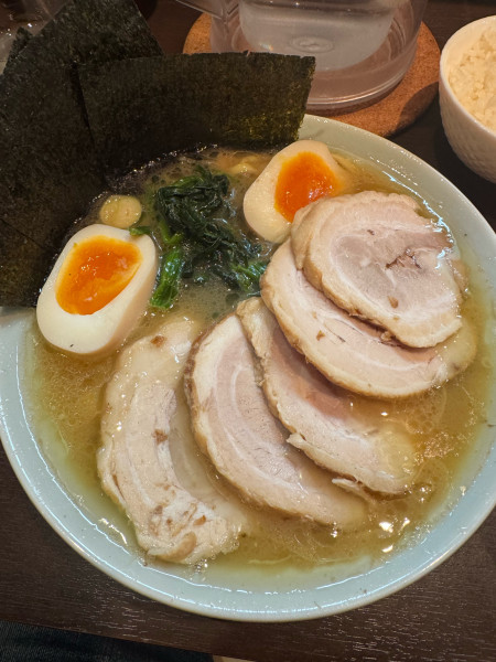 「ラーメン並、チャーシュー、ほうれん草」@横浜家系らーめん いずみ家の写真