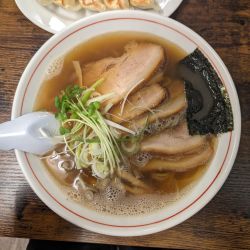 チャーシュー麺¥980、焼餃子¥380