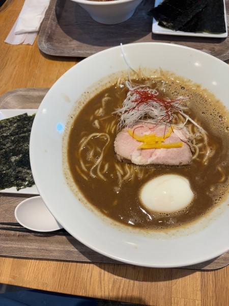 「鬼煮干しラーメン1180円➕大盛150円➕麺固め」@Umikazeの写真