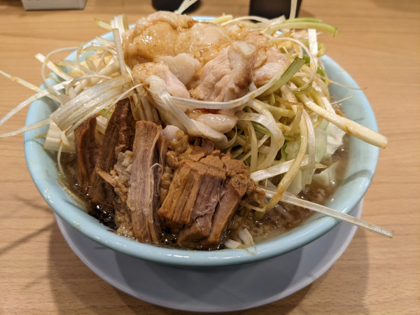 「小ラーメン（麺少なめ）＋味ネギ」@豚と脂。の写真