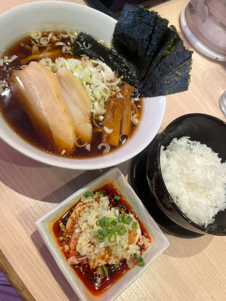 「喜多方風2号ラーメン+よだれ鶏+小ライス+海苔」@麺屋 一燈の写真
