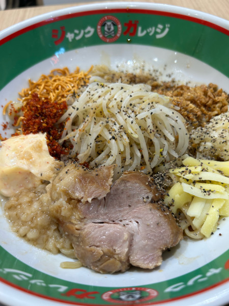 「まぜそば」@ジャンクガレッジ イオンモール川口前川店の写真