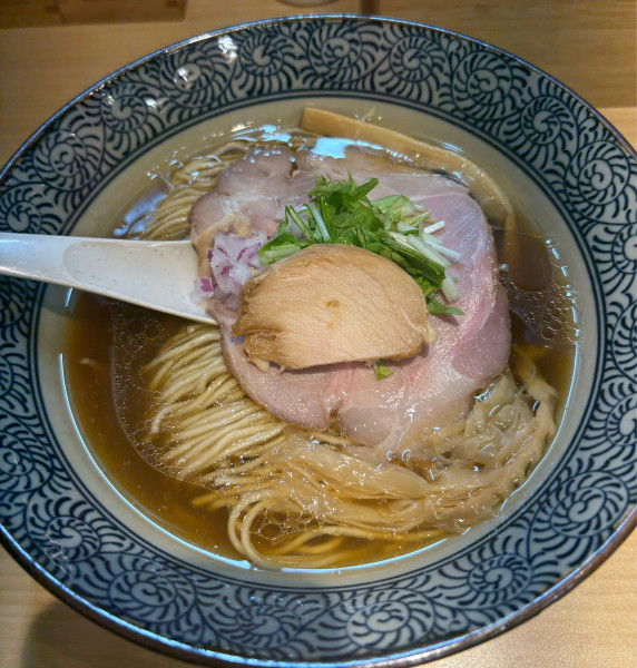 「中華そば(あっさり)」@地鶏と伊勢海老 中華そば頑の写真