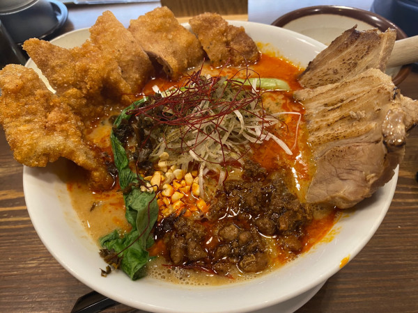 「パイコー担々麺＋チャーシュー」@四川担々麺 赤い鯨の写真