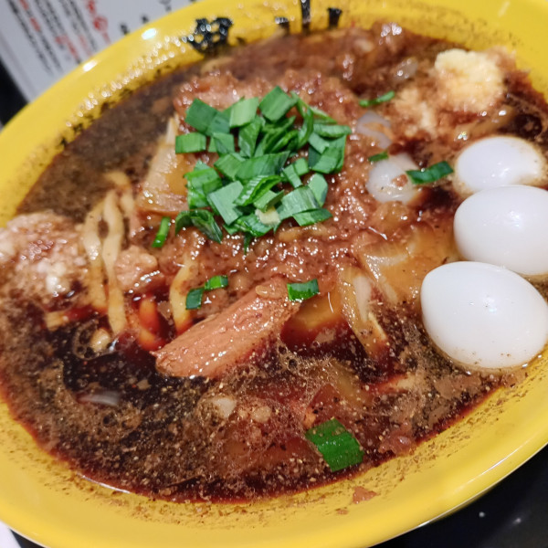 「スタミナラーメン（ミニ）＋うずら（3個）　950円」@スタミナラーメン 鬼山 渋谷店の写真