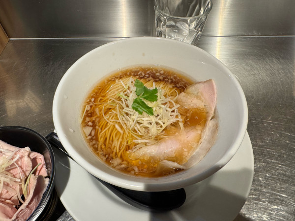 「醤油そば+肉増し」@成城青果の写真