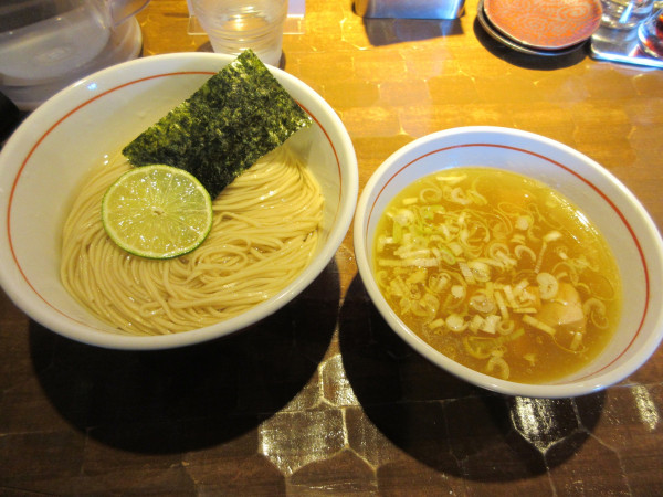 「昆布水つけ蕎麦（塩）（１０００円）」@特級鶏蕎麦 龍介 土浦学園通り店の写真