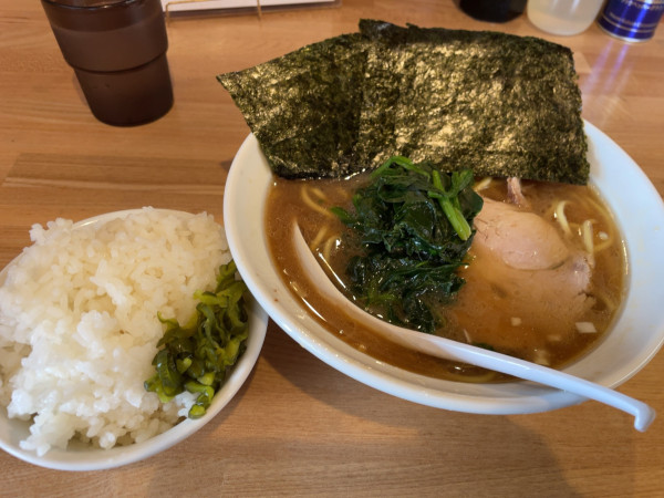「ラーメン850円+ライス150円」@家系らーめん やなぎやの写真