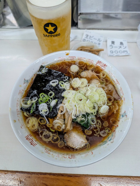 「青島ラーメン＋刻みねぎ増し＋生ビール中ジョッキ」@青島食堂 秋葉原店の写真